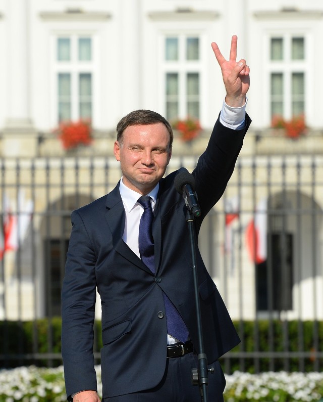 Prezydent Andrzej Duda przed pałacem prezydenckim