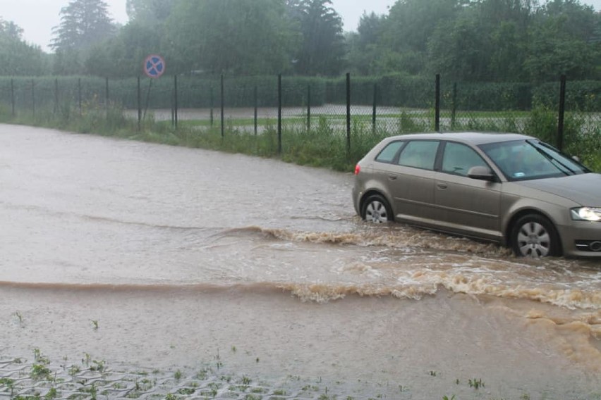 Znów zalane ulice Rzeszowa! Dwie ulewy i miasto spłynęło wodą [ZDJĘCIA INTERNAUTÓW - dołączamy na bieżąco]