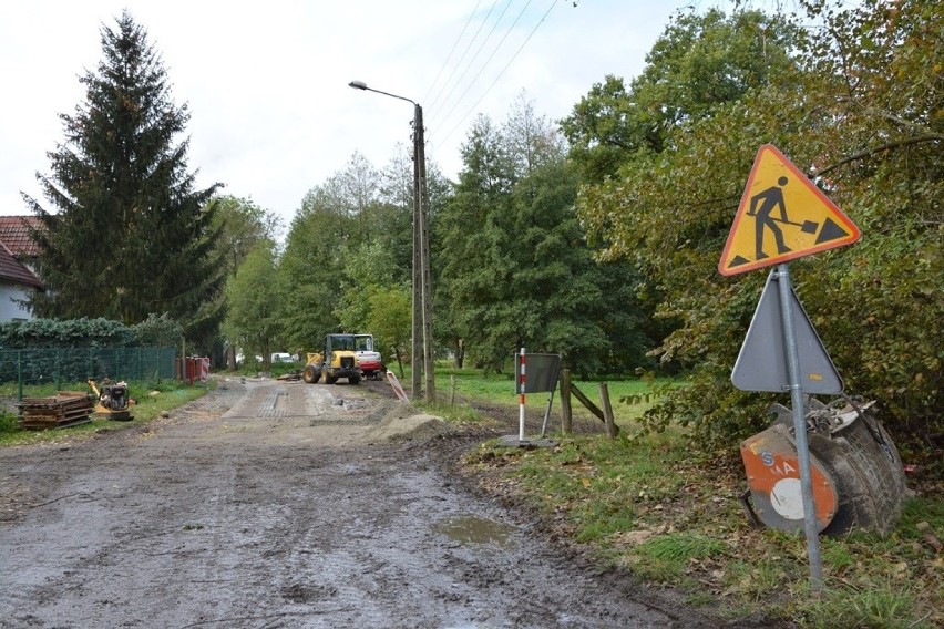 Remontowana droga w Kalsku w gminie Sulechów