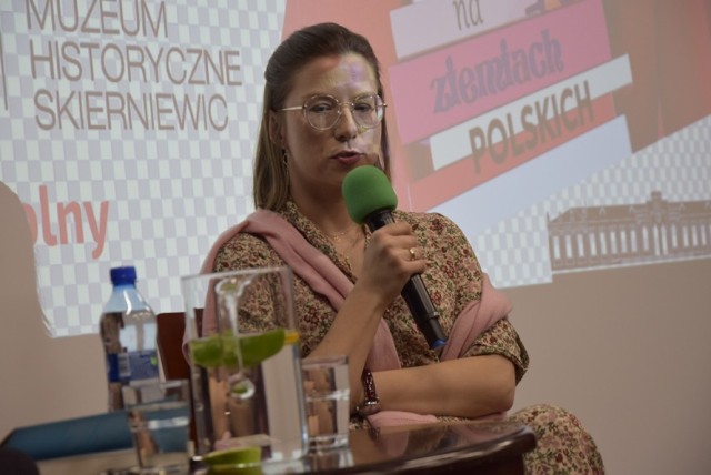 W Muzeum Historycznym Skierniewic odbyło się spotkanie z Anną Kowalczyk, pisarką, dziennikarką, blogerką – autorką książki „Brakująca połowa dziejów, czyli krótka historia kobiet na ziemiach polskich”.