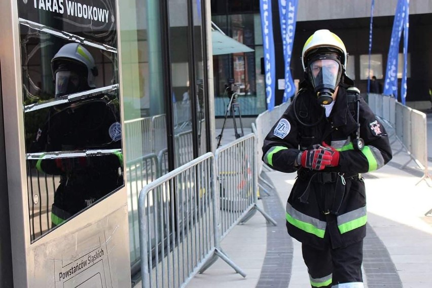 Nasi strażacy wbiegli na 49 piętro Sky Tower we Wrocławiu