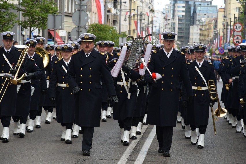 Święto Narodowe Konstytucji 3 Maja w Gdyni. Złożenie wieńców i salut świąteczny