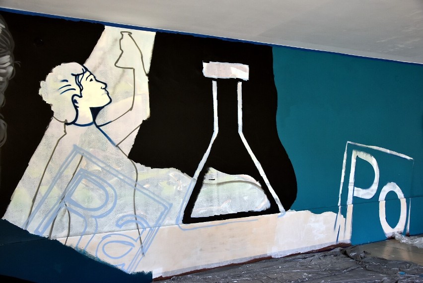 W I LO w Pile powstał nowy mural. Przedstawia on patronkę szkoły. Zobaczcie zdjęcia