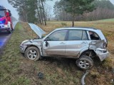 Wypadek na drodze krajowej nr 92. Samochód wypadł z drogi, na miejscu służby ratunkowe