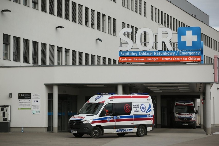 Wrocław. Dwie pielęgniarki zakażone koronawirusem w szpitalu przy ul. Fieldorfa