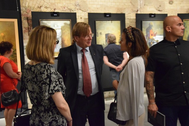 Beksiński na Śląsku - wernisaż wystawy w Tichauer Art Gallery


Zobacz kolejne zdjęcia. Przesuwaj zdjęcia w prawo - naciśnij strzałkę lub przycisk NASTĘPNE