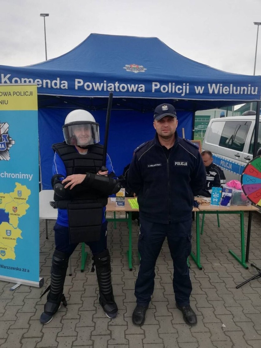 Profilaktyka z wieluńskimi policjantami na piknikach i w placówkach oświatowych FOTO
