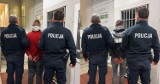 Pijany kierowca i pasażer z narkotykami zatrzymani w Skomlinie. Kierowca próbował pieszo uciec policjantom