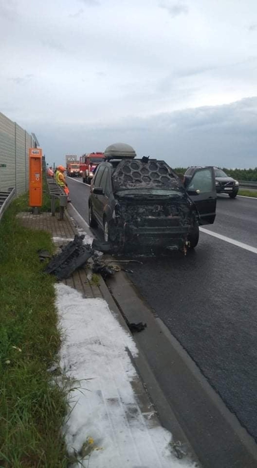 Pożar samochodu na autostradzie A4 koło Tarnowa, 31.07.2021