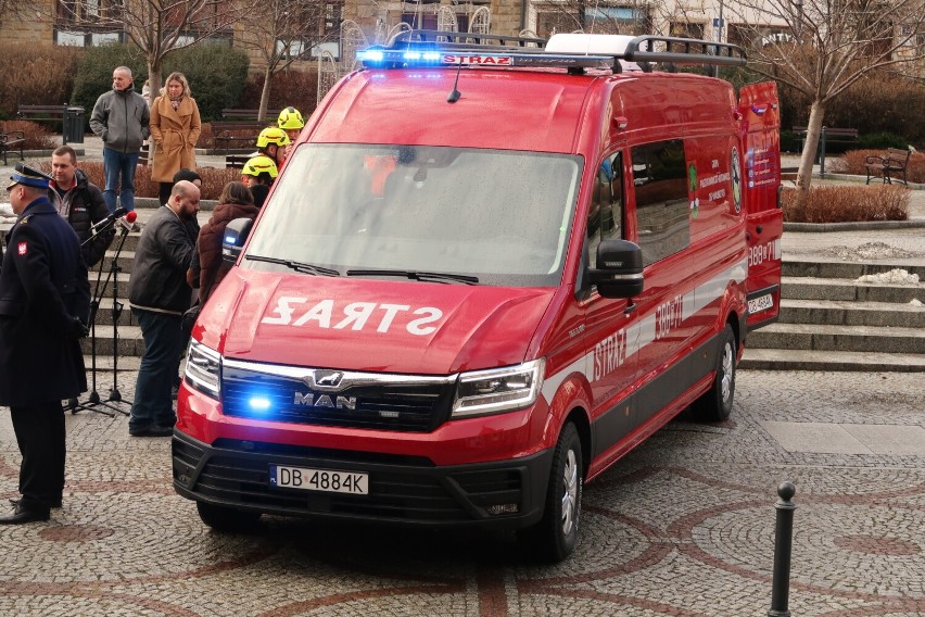 Najnowocześniejszy na Dolnym Śląsku samochód za ponad 500 tys. zł mają wałbrzyscy strażacy ratownicy. Zobaczcie zdjęcia