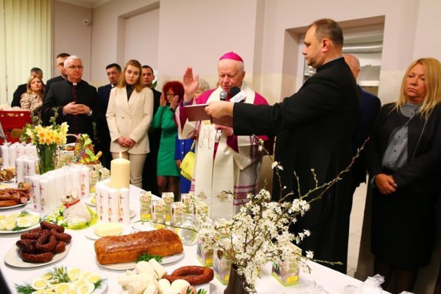 Śniadanie dla ubogich, bezdomnych i samotnych w siedzibie Centrum Charytatywnego Caritas w Przemyślu.