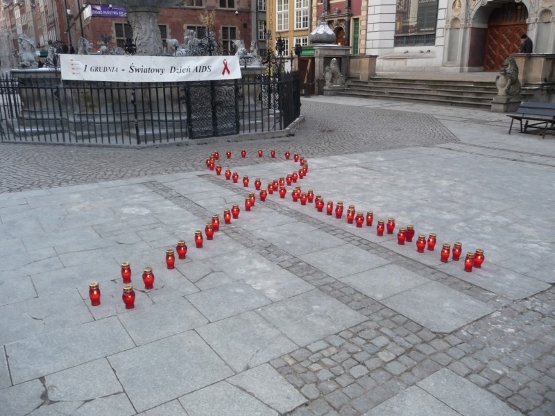 Światowy Dzień Walki z AIDS zapalili znicze pod Neptunem