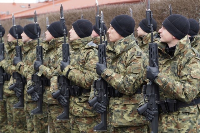Karabinki Grot w rękach żołnierzy z kampanii reprezentacyjnej.