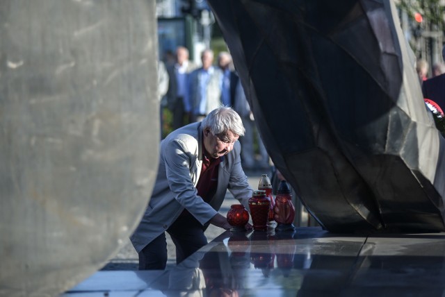 Uroczystości pod pomnikiem Ofiar Grudnia '70