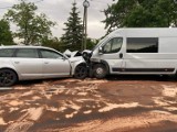 Wypadek na DK94 pod Legnicą. Zderzyły się osobówka i bus. Droga została zablokowana, są też ranni