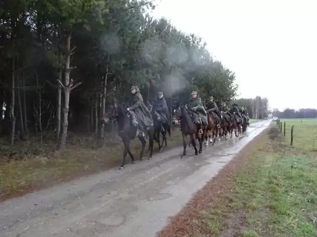 Ułani z Poświętnego dbają o pamięć o majorze Hubalu i jego oddział