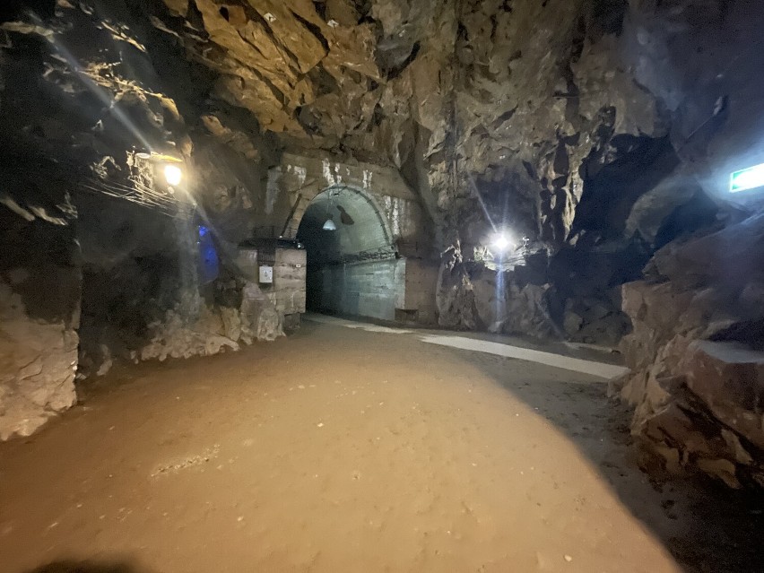 Podziemna trasa turystyczna Zamku Książ w Wałbrzychu ma pięć...