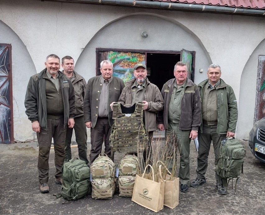 Leśnicy z RDLP w Krośnie przekazali ekwipunek dla Ochotniczej Obrony Terytorialnej Ukrainy [ZDJĘCIA]