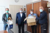 Inowrocławscy radni podarowali policji maseczki ochronne