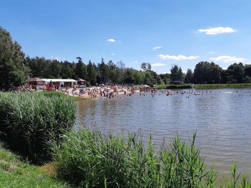 Noclegi nad wodą pod Łodzią. Kąpielisko w "Ośrodku nad Stawem" w Konstantynowie Łódzkim nareszcie czynne
