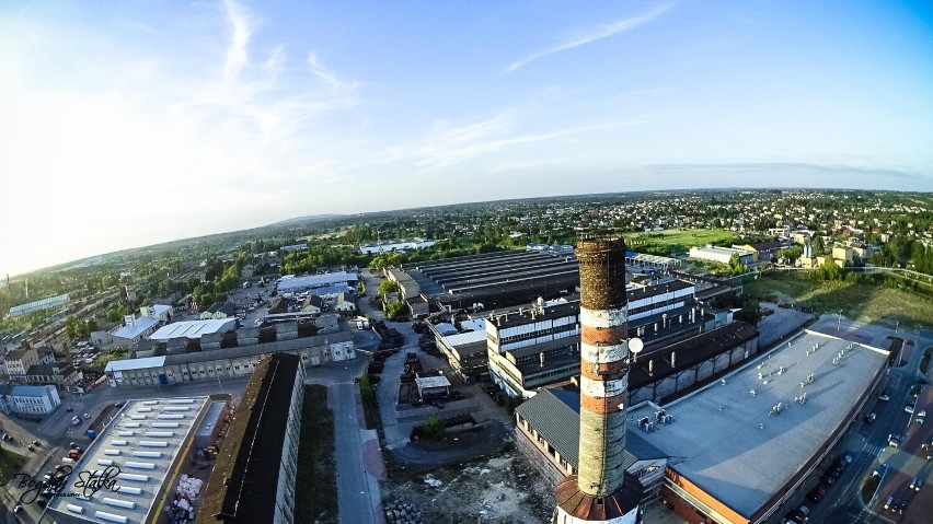 Tak zmieniał się teren przemysłowy po Metalurgii SA w Radomsku. Sklepy i galeria zamiast produkcji. [ZDJĘCIA]