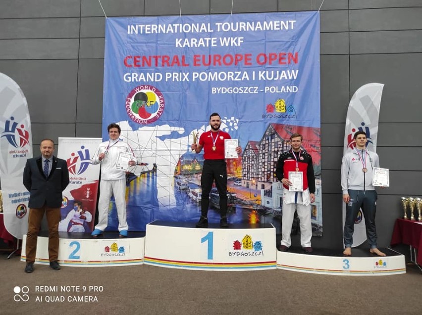 Pleszewski Klub Karate w Bydgoszczy reprezentowało 13 zawodników. Wywalczyli oni 10 medali