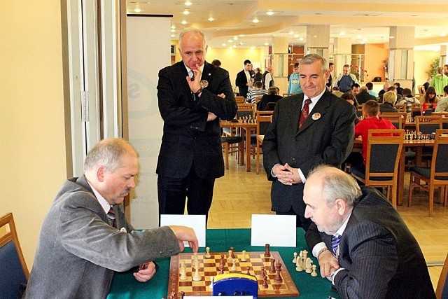 Zbigniew Mielczarski na zdjęciu pierwszy z lewej