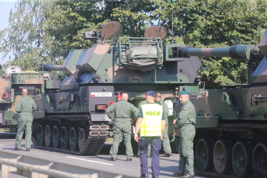 W defiladzie zobaczymy m.in.: czołgi Leopard 2 i kołowe...