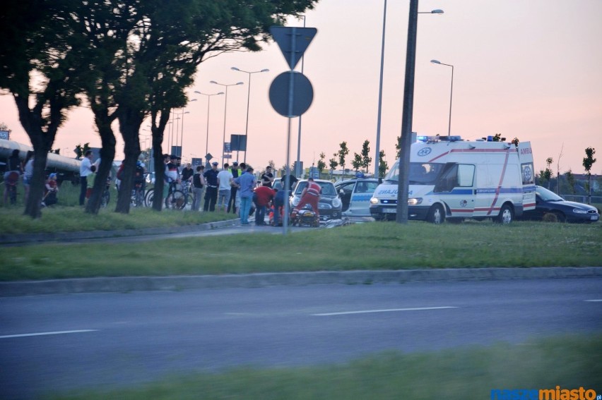 Wypadek w Lesznie - przy zjeździe z krajowej piątki w ulicę...