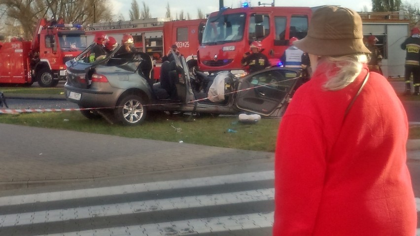 Wypadek na Witosa: Renault zderzyło się z peugeotem [ZDJĘCIA]