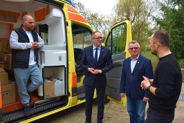 Tuż po świętach Wielkiej Nocy kolejna karetka, wypełniona różnego rodzaju sprzętami i materiałami medycznymi, trafi do miasta Stryj. To już drugi ambulans, który z Leszna trafi do Ukrainy.