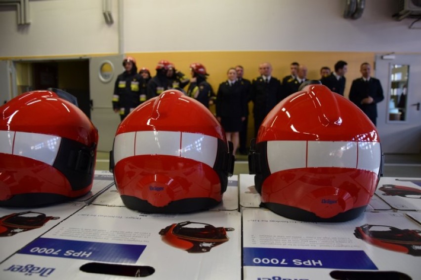 Nowy Dwór Gdański. Nowe wyposażenie i nowy samochód dla strażaków