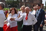 Tak się bawią seniorzy z Głogowa. Polonez na rynku i 40-lecie Cichej Przystani. ZDJĘCIA