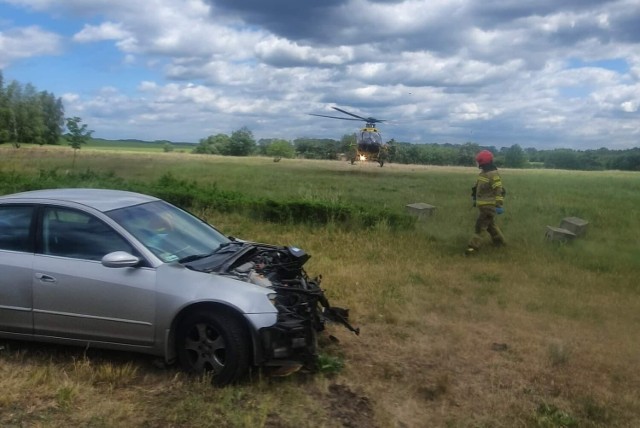 W sobotę, 21 maja w godzinach popołudniowych pod Świebodzinem doszło do poważnego wypadku. Na drodze krajowej nr 92 osobówka zderzyła się z ciężarówką. Na miejscu lądował śmigłowiec LPR.
