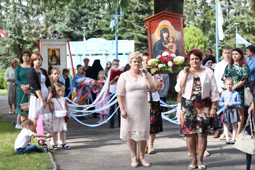 Tłumy mieszkańców na dożynkach parafialnych w Janowskim Sanktuarium. Zobacz zdjęcia!