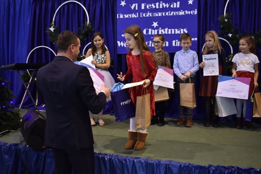 VI Festiwal Piosenki Bożonarodzeniowej w Języku Angielskim i Niemieckim w  Zespole Szkolno-Przedszkolnym w Stobiecku Szlacheckim [ZDJĘCIA]