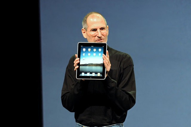 Steve Jobs zmarł w październiku 2011 roku.