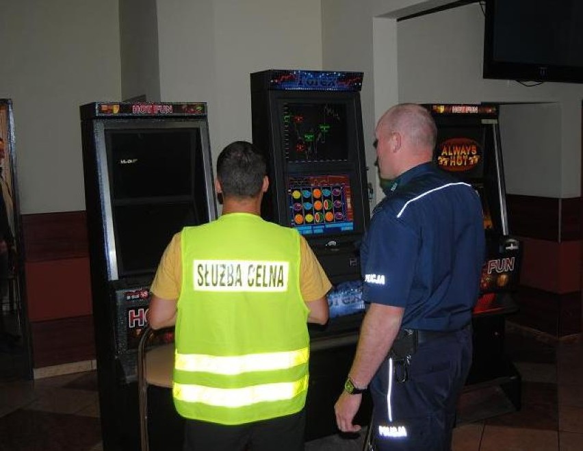 Nielegalne automaty do gier w Gnieźnie znależli policjanci i celnicy