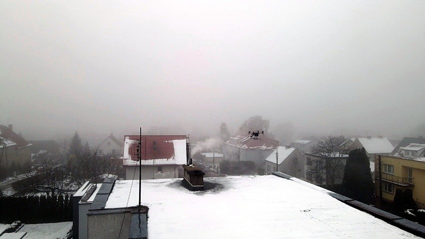 Smog w Szczecinie. Trzy żółte kartki dla mieszkańców Warszewa. To efekt drugiej tury misji smogowych!