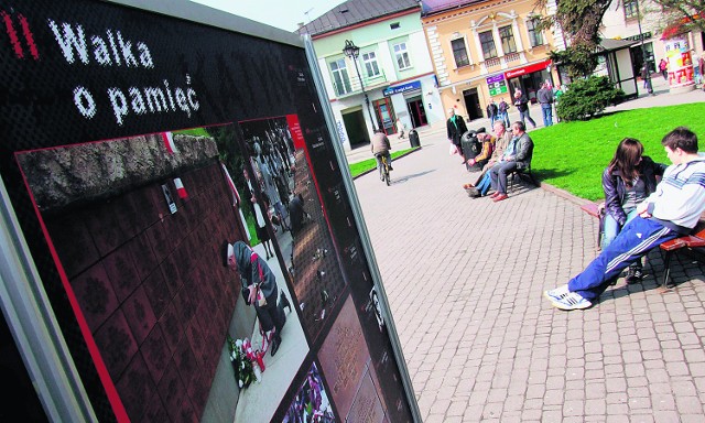 Wystawa o pomordowanych w Katyniu mieszkańcach Ziemi Suskiej przyjedzie do Suchej Beskidzkiej