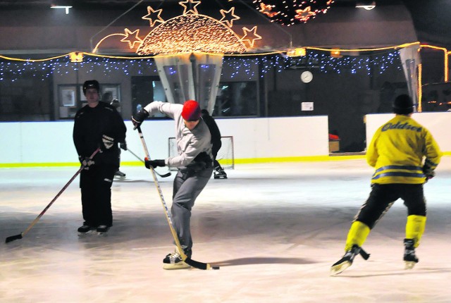 Na wadowickim lodowisku rozgrywane są nawet amatorskie mecze hokejowe