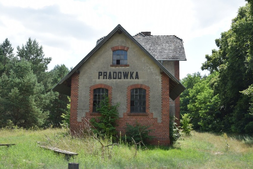 Budynek stacyjny Prądówka  i otoczenie. Na szlaku dawnej...