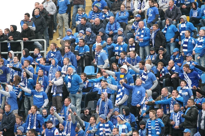 Piłkarski Puchar Polski. Zdjęcia kibiców ze stadionu Zawiszy