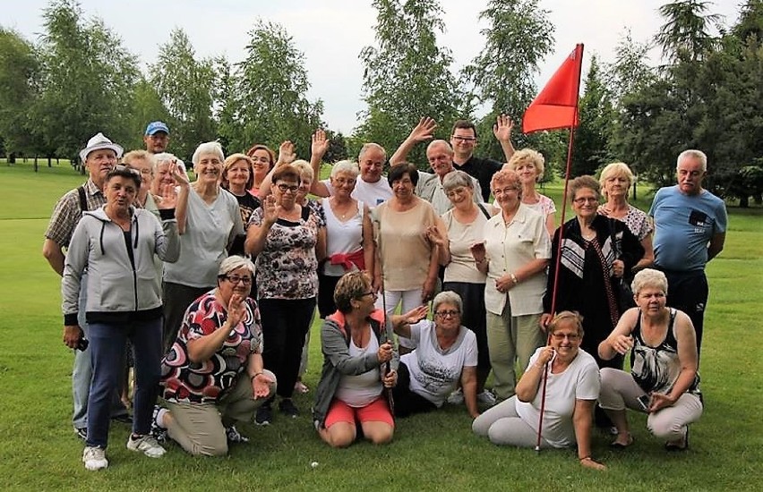 Akademia Seniora z Krajenki na polu golfowym w Olszewce
