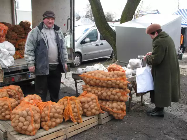 Na targu w Radzionkowie można kupić rakże warzywa