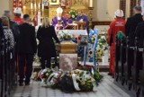 Pogrzeb Dominika, który zginął w kopalni Pniówek.  37-letni górnik spoczął na cmentarzu w Brzeźcach. Dyrektor obiecał spełnić jego marzenia
