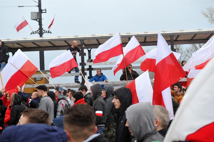 Marsz Niepodległości 2016 w Warszawie. Trasa marszów na 11...