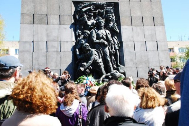 75. rocznica Powstania w Gettcie Warszawskim. Trwają obchody uroczystości