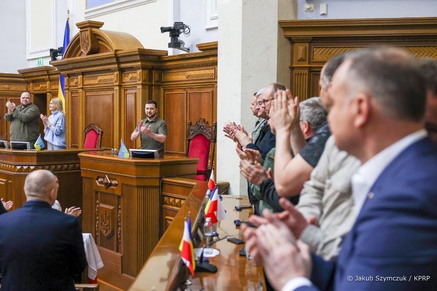 Wołodymyr Zełenski, prezydent Ukrainy uhonorował Rzeszów tytułem "miasta-ratownika". Prezydent Rzeszowa dziękuje