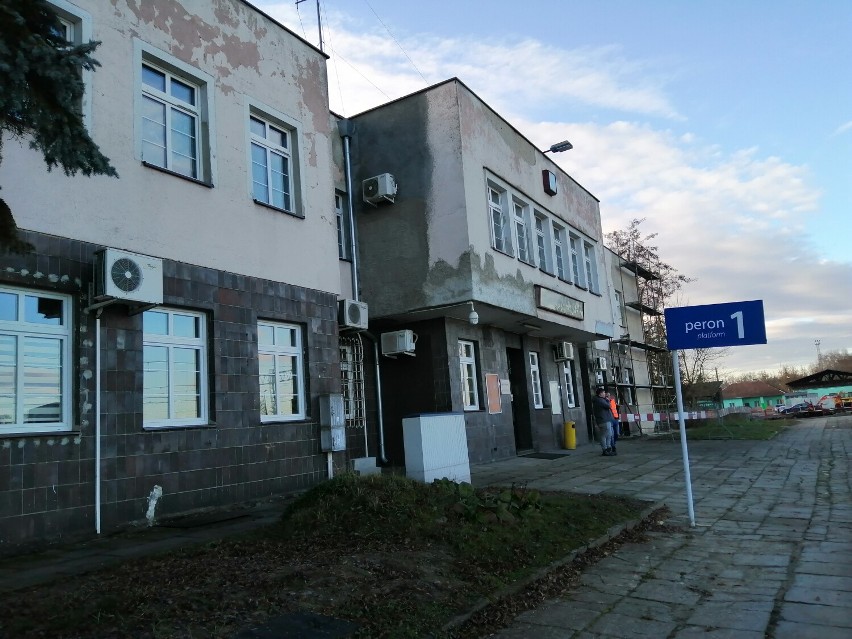 Dworzec PKP Zduńska Wola Karsznice. Rozpoczął się remont elewacji